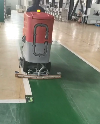 電氣設(shè)備公司采購駕駛式洗地機(jī)GX7R